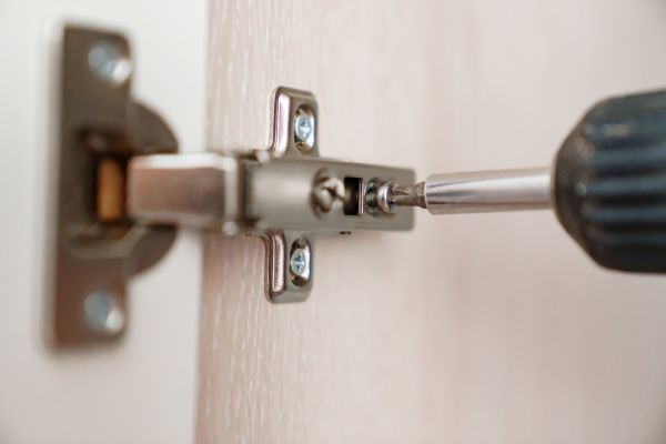 Cupboard Hinge Repair in Arlington